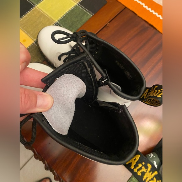 Dr. Martins size 4 boots - Picture 4 of 6